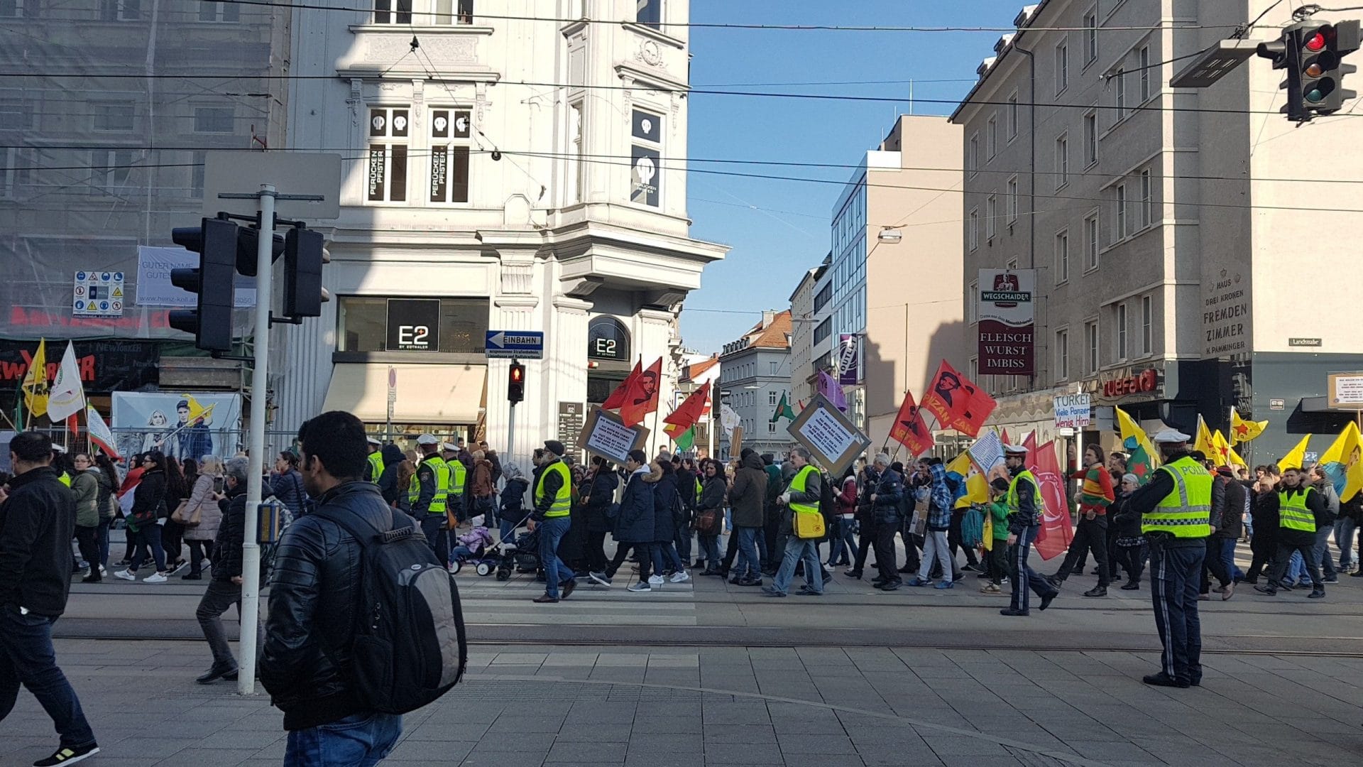 Общественная жизнь небольшого города: в Линце снова митинг.