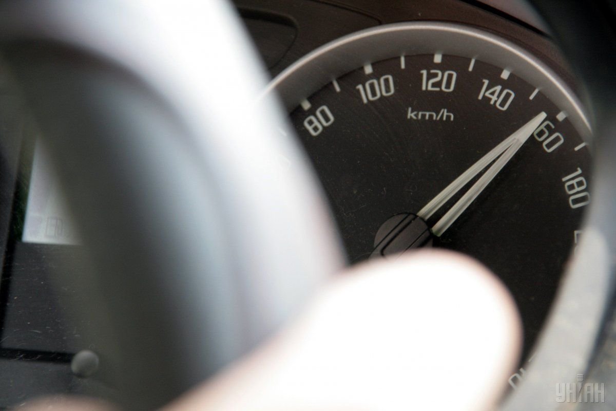 Водителей начнут штрафовать за превышение скорости только со 151 км / ч