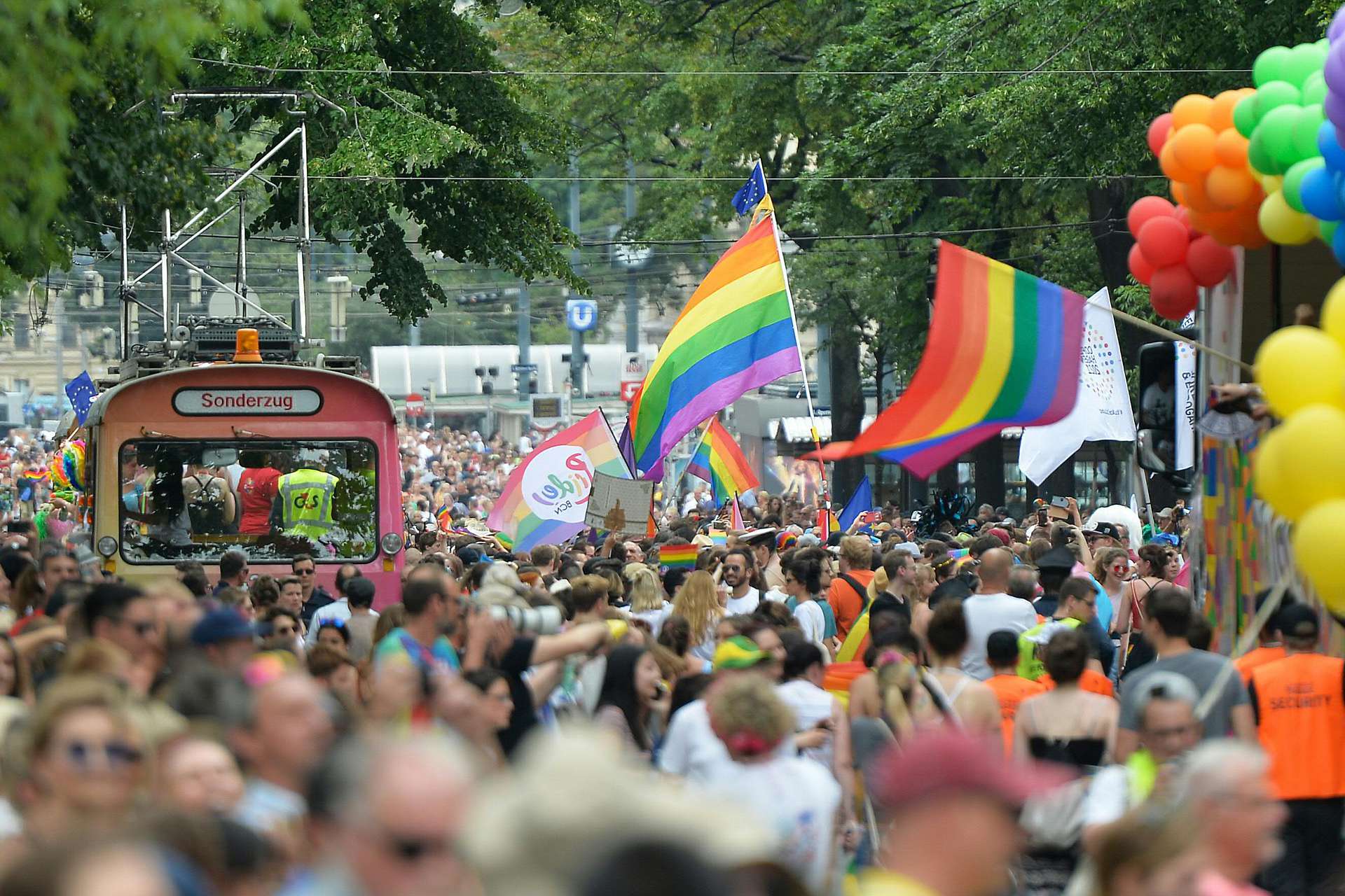 В EuroPride-2019 в Вене приняли участие полмиллиона человек