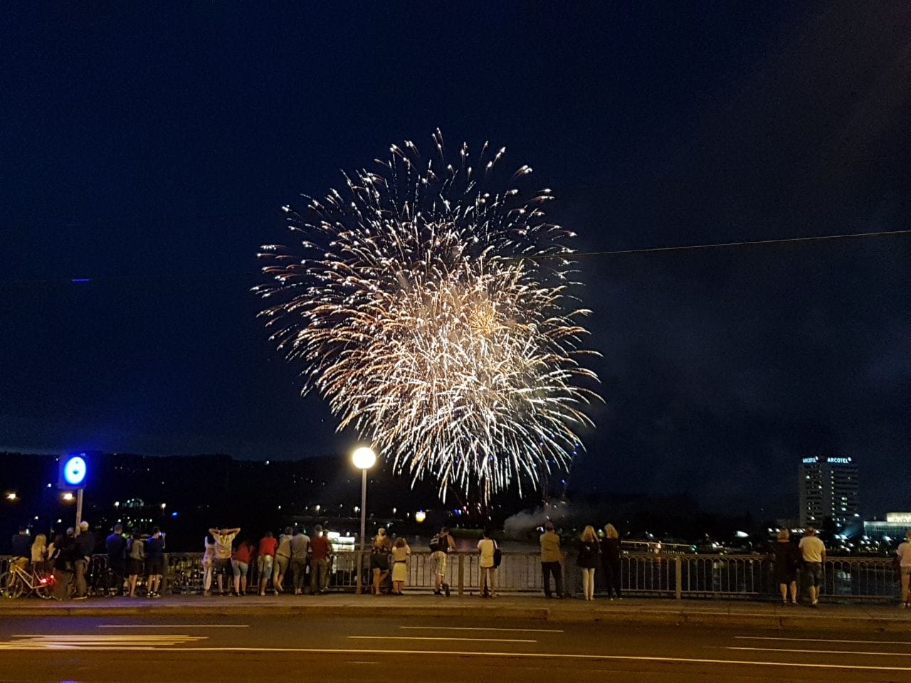 Фейерверк над Дунаем в Линце или Donau in Flammen