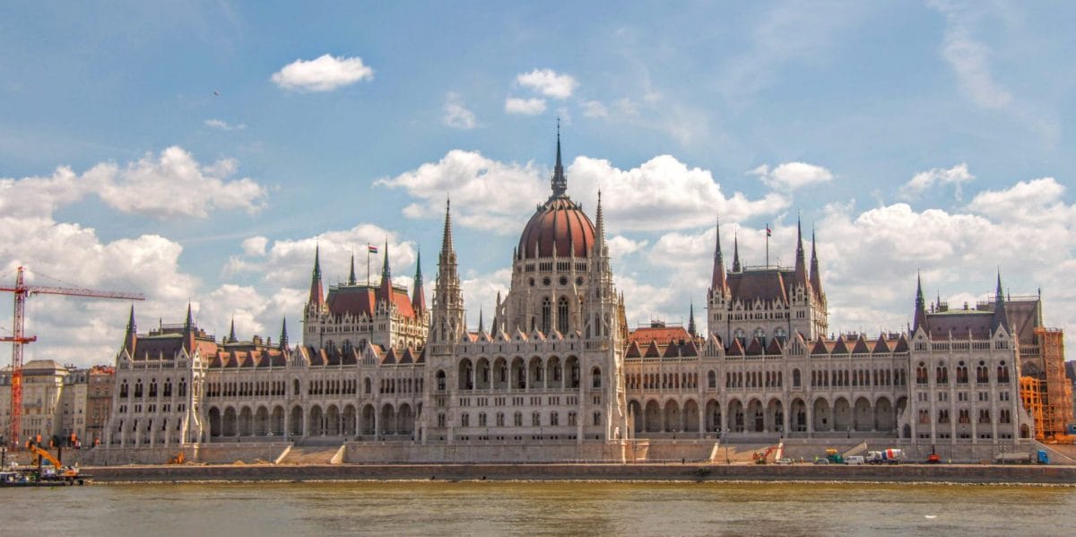 Здание венгерского парламента. Будапешт. Венгрия. Июль 2013