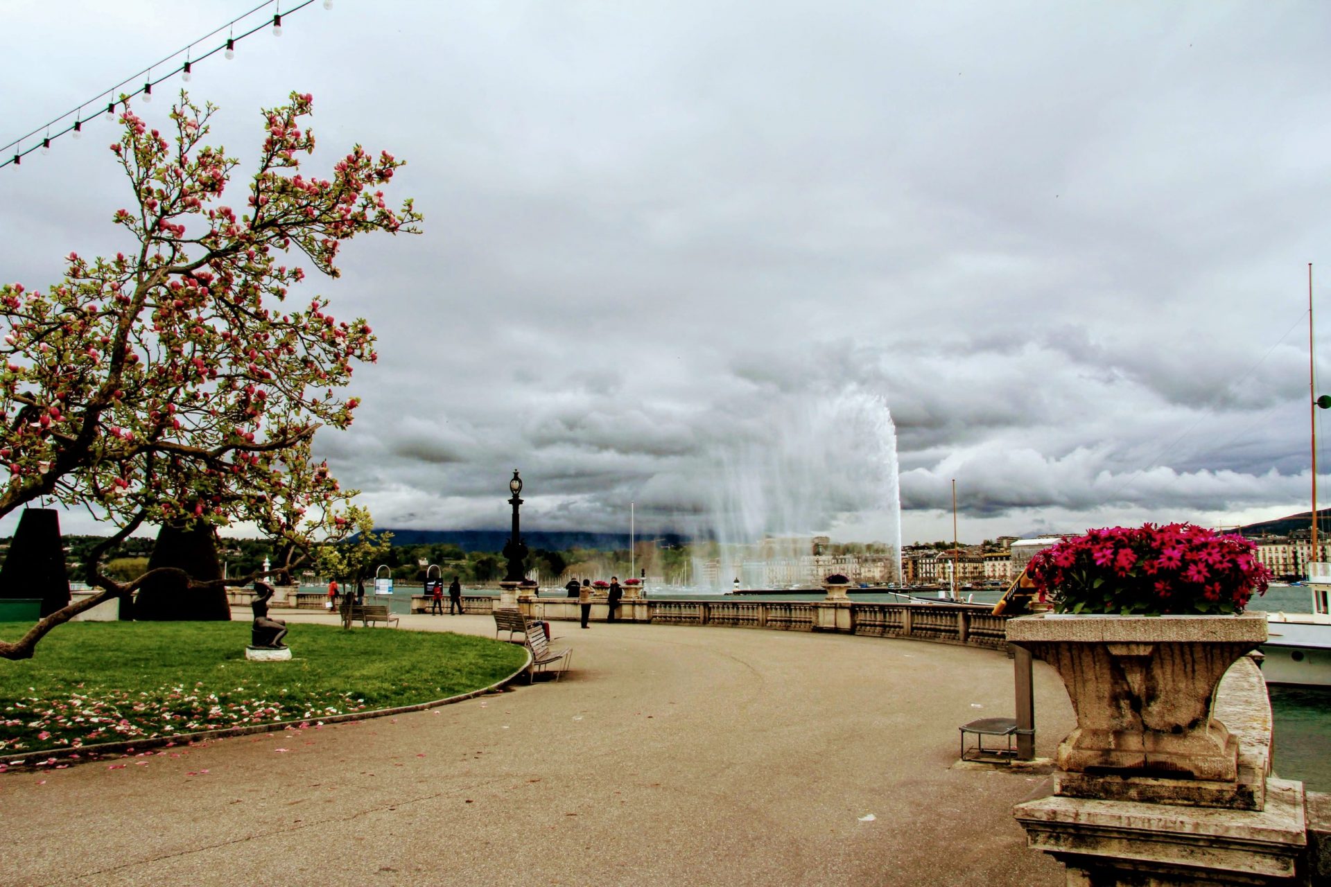 Фонтан Же-До, Женева, Швейцария. Апрель, 2013