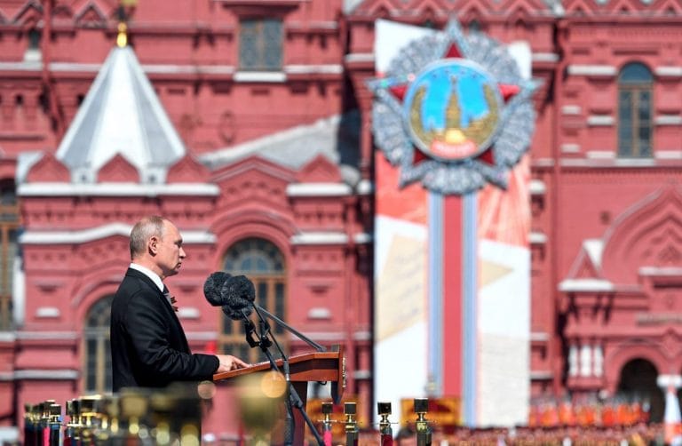 СМИ Австрии: парад, объявляющий о референдуме Путина