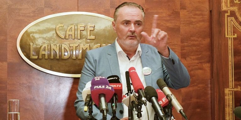 СМИ Австрии: Чиновник хотел купить русские танки