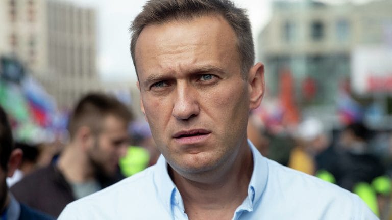 Австрийские СМИ рассказали, что агент ФСБ признался в отравлении Навальному по телефону