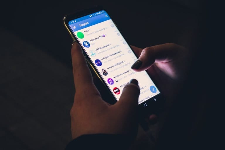 Telegram удаляет десятки чатов правых экстремистских группировок