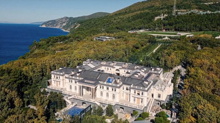 СМИ Австрии: команда Навального опубликовала исследование о «секретном дворце» Путина