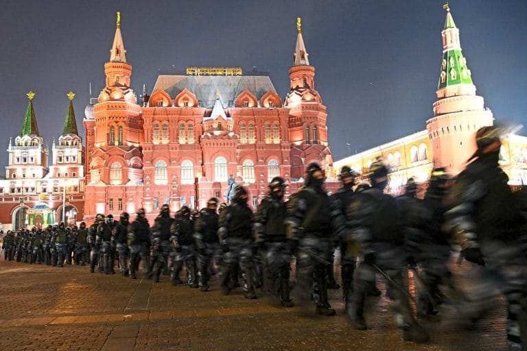 Кремль полагается на апатию россиян в споре из-за Навального