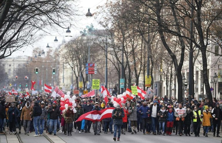 Как прошёл запрещённый в Австрии митинг против локдауна?