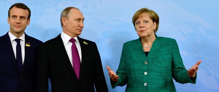 Меркель, Путин и Макрон обсудили поставки Sputnik V