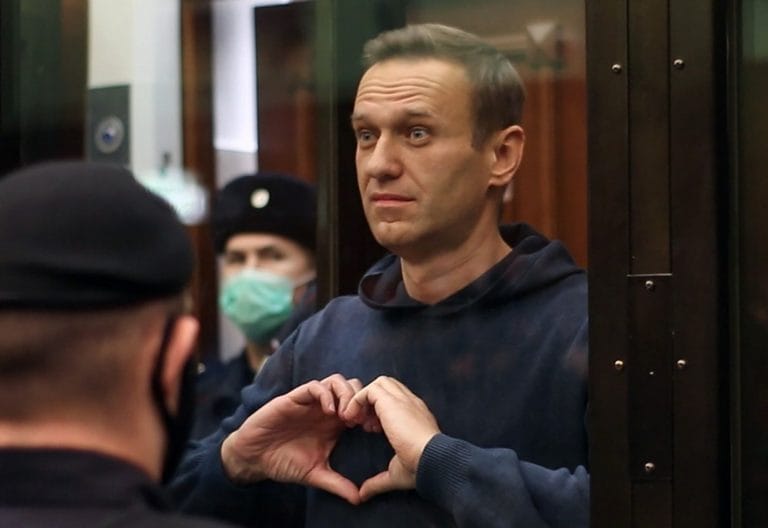 СМИ Австрии: Врачи предупреждают о грядущей остановке сердца оппозиционера Навального
