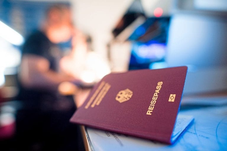 Консультативный совет Германии выступает за увеличение натурализации