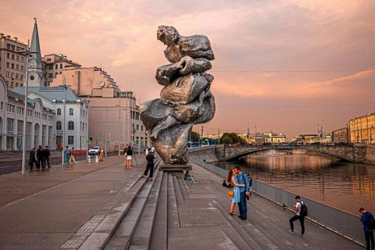 СМИ Австрии: Москва спорит из-за скульптуры Урса Фишера
