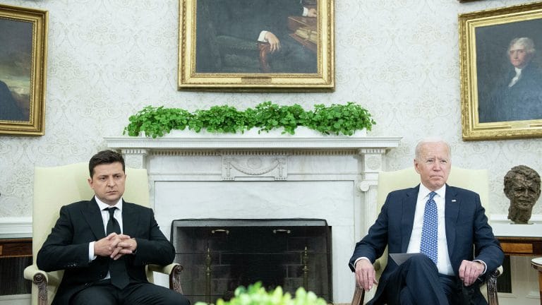 СМИ Австрии: США обещают Украине дальнейшую военную помощь против России