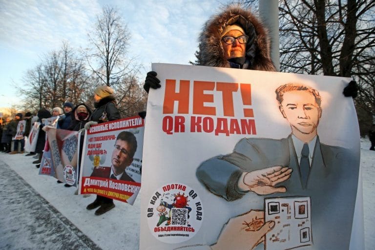 СМИ Австрии: несмотря на «Омикрон», Кремль ослабляет свою политику против распространения коронавируса
