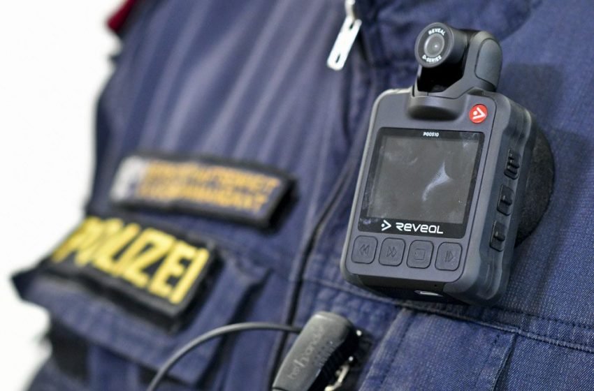  СМИ Австрии: нательные камеры для всей полиции