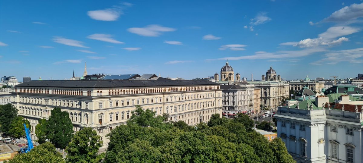 Фоторепортаж из венского ресторана на крыше Der Dachboden