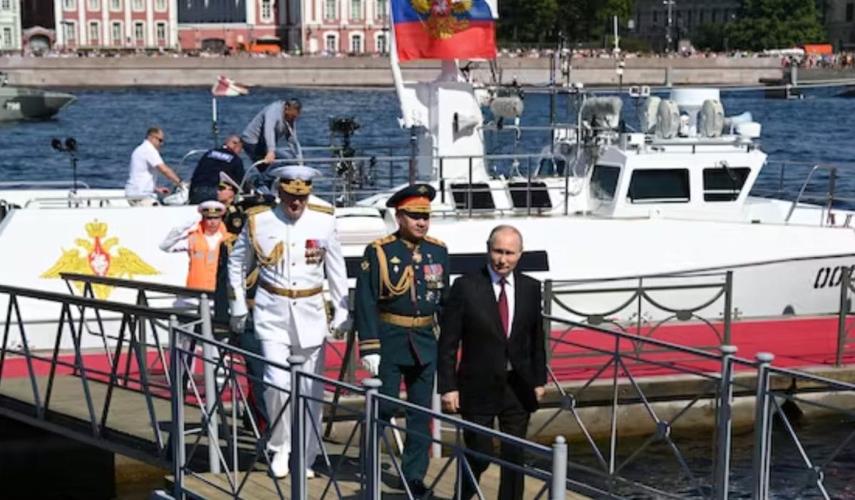 СМИ Австрии: Россия продолжает вооружаться — Путин получит 30 военных кораблей