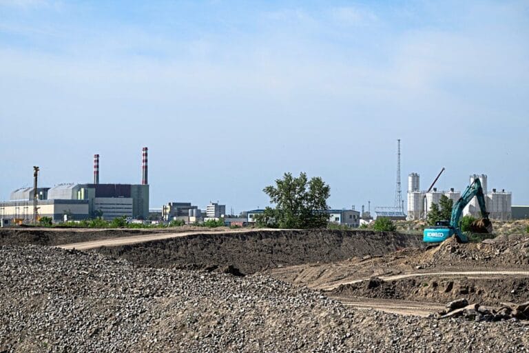 Венгрия придерживается планов по строительству новой АЭС, несмотря на трудности с запуском