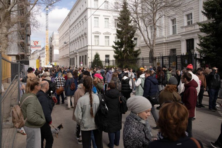 Почему Путин в Австрии получает меньше голосов, чем в России?