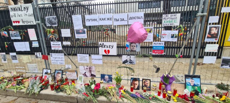 Как русская диаспора справляется с войной Путина и родственниками
