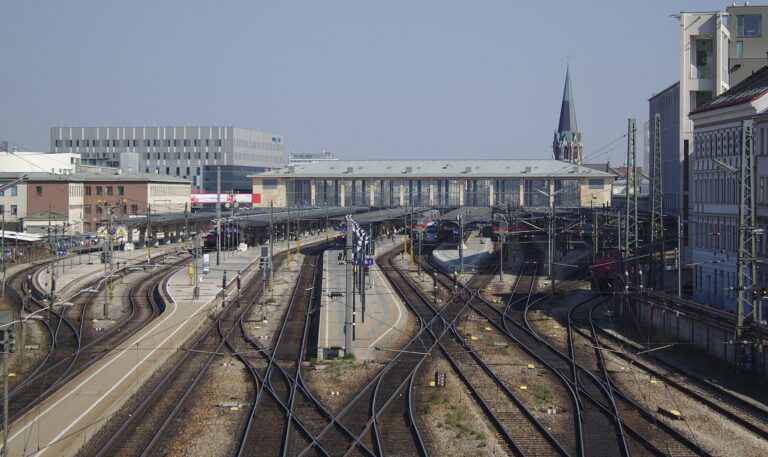 Крупнейшая фотоэлектрическая система в центре города на Западном вокзале Вены