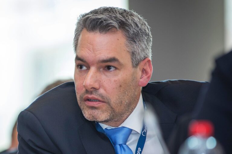 Австрийские партии ÖVP, SPÖ и NEOS приступили к коалиционным переговорам