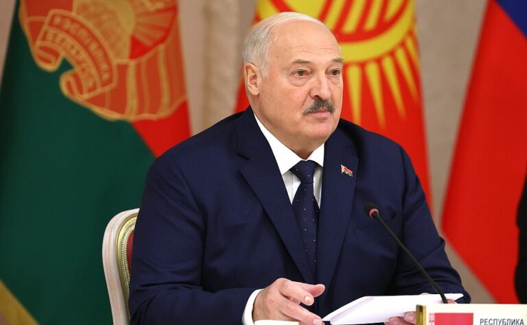 Правитель Лукашенко хочет обменять политзаключённых на благосклонность США