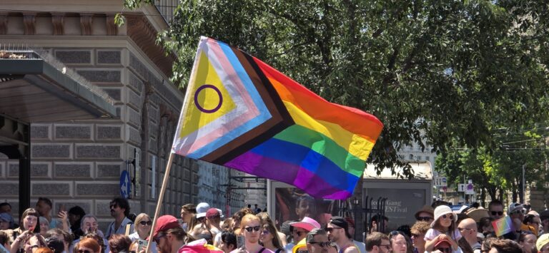 Фоторепортаж о том, как прошёл Vienna Pride и Regenbogenparade 2025