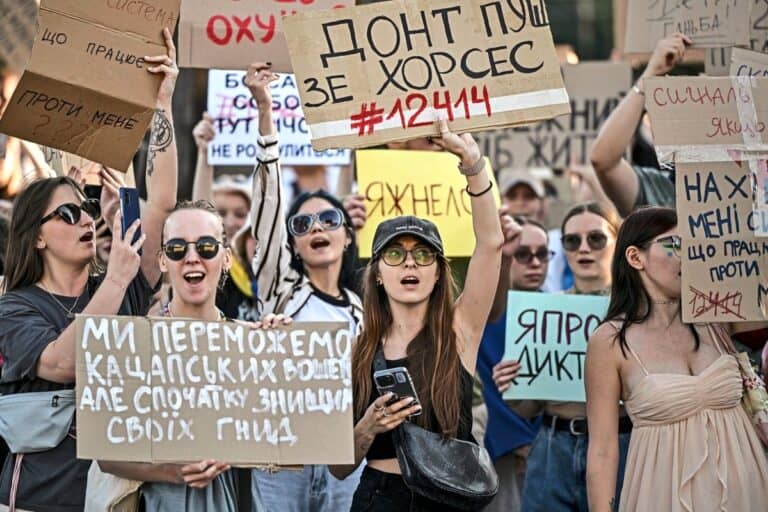 Зеленский сильно недооценил украинское гражданское общество