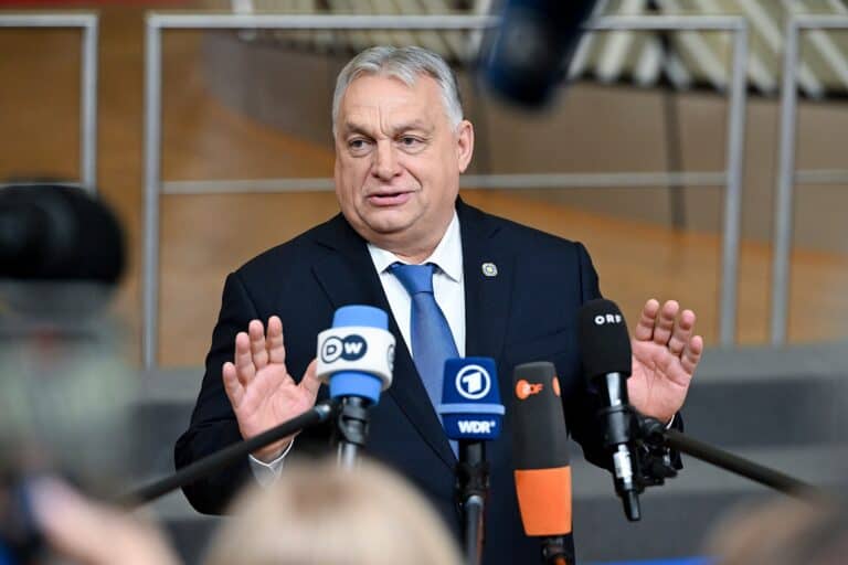 Орбан всё глубже втягивает Украину в венгерские выборы: нефть, «Дружба» и блокировки в ЕС