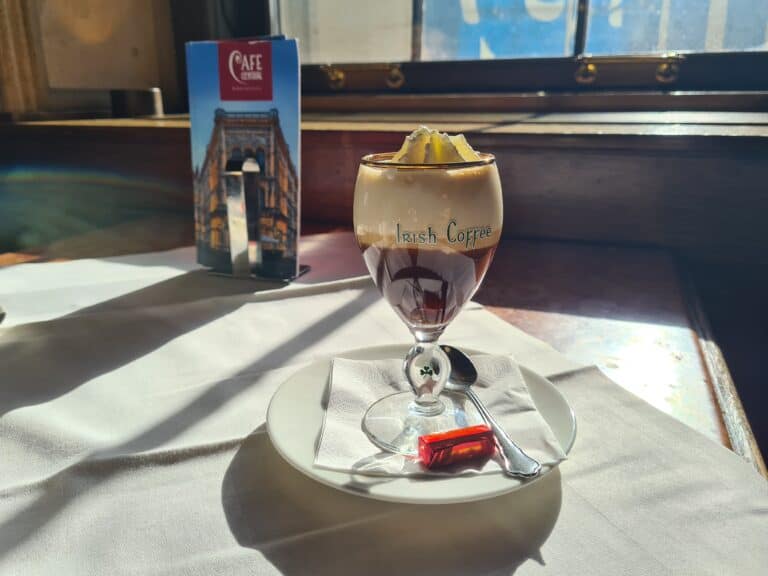 После 150 лет работы Café Central приостанавливает работу: почему закрывается знаменитая венская кофейня